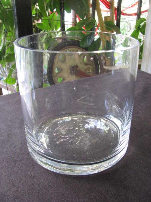 A 1970'S RETRO CLEAN LINED GLASS VASE @CRAZY R1 START