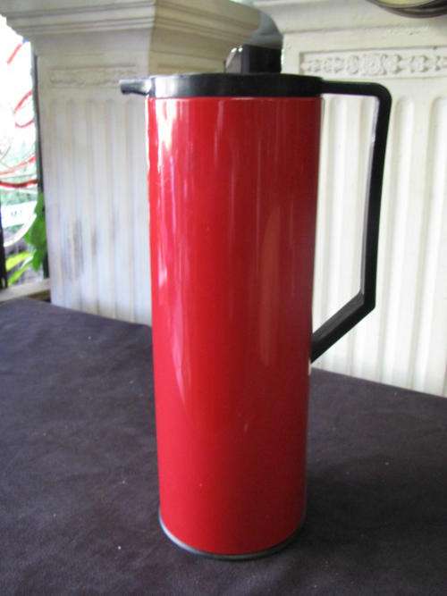 GREAT RETRO ITEM !!!!!!!!! A TALL BRIGHT RED VINTAGE METAL FLASK @CRAZY R1 START