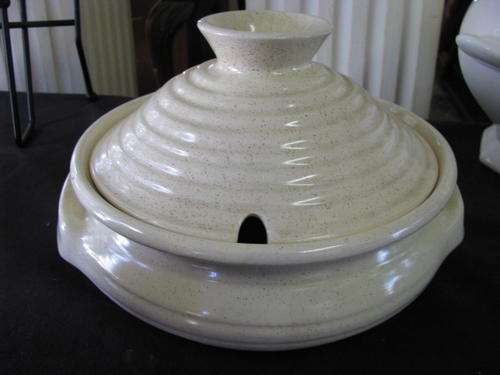 A LOVELY VINTAGE TUREEN OR VEGETABLE SERVING BOWL WITH LID. @@@ CRAZY LOW START