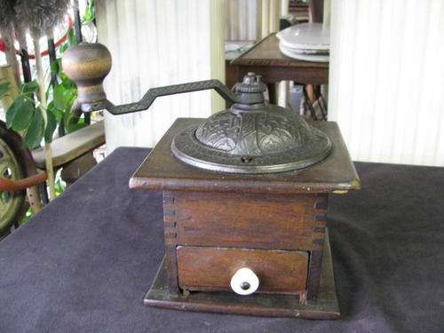 A RARE ANTIQUE LOGAN & STROBRIDGE CAST IRON & WOOD COFFEE GRINDER.. VALUABLE & RARE @CRAZY R1 START