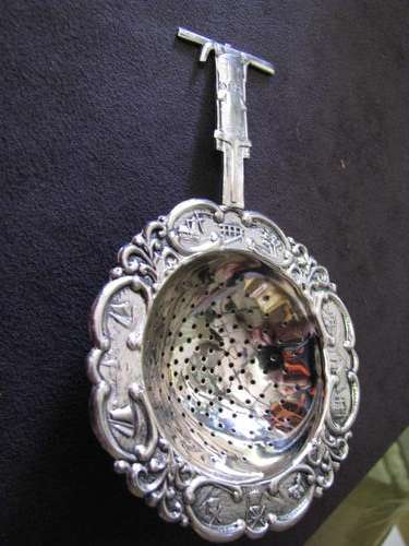 A STUNNING VINTAGE TEA STRAINER.. SAVOY NICKEL SILVER HOLLAND@CRAZY R1 START