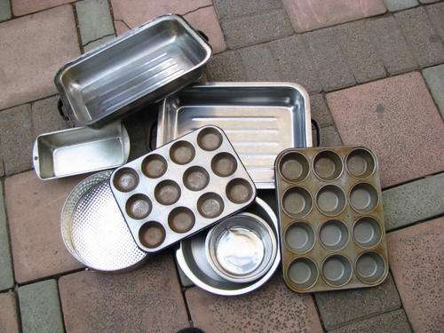 8 ASSORTED VINTAGE KITCHEN BAKING / ROASTING PANS..BID EACH   @CRAZY R1 START