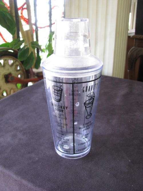 A RETRO COCKTAIL SHAKER WITH RECIPES @CRAZY R1 START