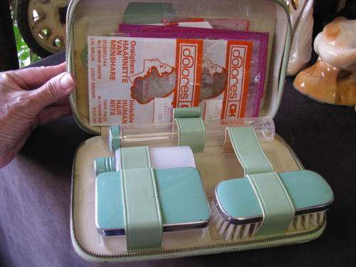 A TOILETRY SET IN PALE GREEN LEATHER CASE WITH HUMAN HAIR NETS 1930'S @ CRAZY R1 START