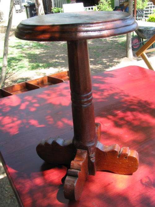 THE LOVELIEST LITTLE VINTAGE OCCASSIONAL TABLE..PERFECT FOR A GLASS OF WINE @CRAZY R1 START