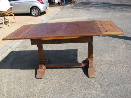 A VINTAGE  OAK EXTENSION TABLE