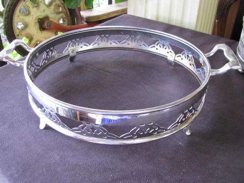 A ROUND PIERCED HOLDER FOR HOT CASSEROLE DISH (NUMBER 5) @CRAZY R1 START