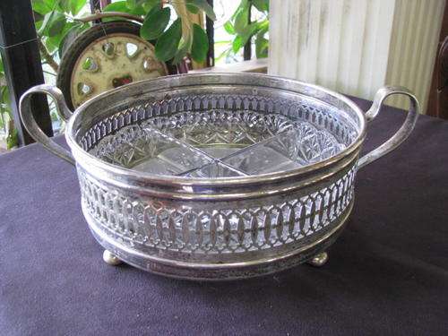 A GORGEOUS REGIS SILVER PLATED ENGLAND HOLDER WITH 4 DIVISION STARBURSTGLASS INSERT  @CRAZY R1 START