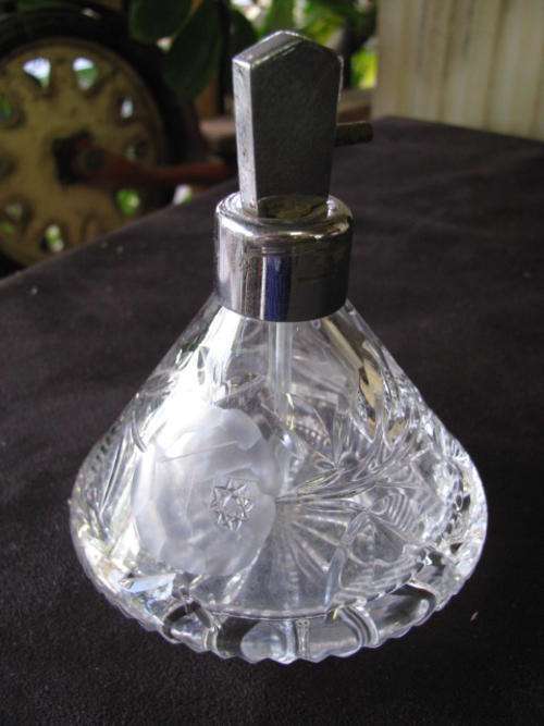 A SUPERB ROSECUT CRYSTAL PERFUME BOTTLE @ CRAZY R1 START