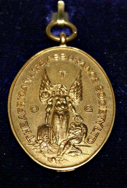 9ct GOLD MEDAL 7.6g...  @@@ CRAZY R1 START