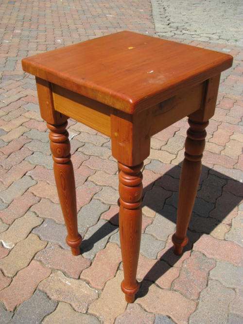 A REALLY NICE TALL LAMP STAND OR PLANT STAND WITH TURNED LEGS@@@ CRAZY R1 START