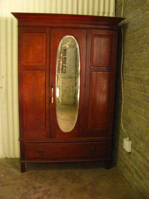 A BEAUTIFUL ANTIQUE TEAK WARDROBE CIRCA 1910 WITH OVAL MIRROR & DRAWER