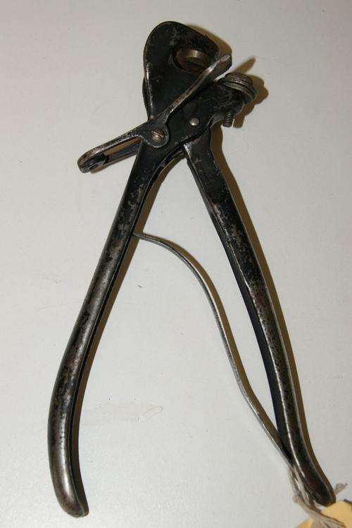 Antique Disston & Sons Monarch saw tooth setter