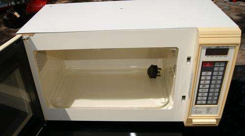 KIC MO8T White Microwave Oven