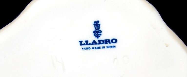 Lladro China Figurine 'Girl Gathering Flowers Picking' #1172 