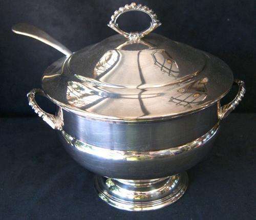 Viners of Sheffield silver plated soup tureen and cover