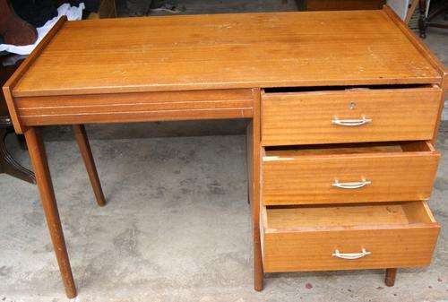 Iconic Vintage 1950's 3 Drawer Desk. Clean lines / great design