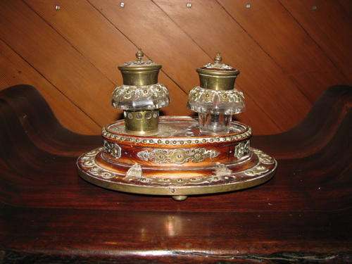 ANTIQUE INKWELL DESK SET IN WOOD AND BRASS