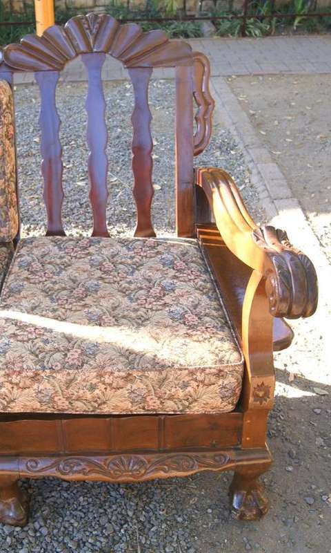Imbuia Ball and Claw 3 Seater Riumpie Chair