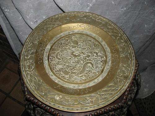 A CHINESE BRONZE HEAVY PLATE ..MING DYNASTY MARKS TO THE BASE