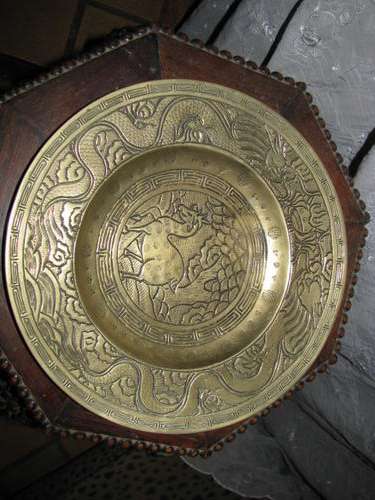 A CHINESE BRONZE DEER MOTIF HEAVY PLATE ..MING DYNASTY MARKS TO THE BASE