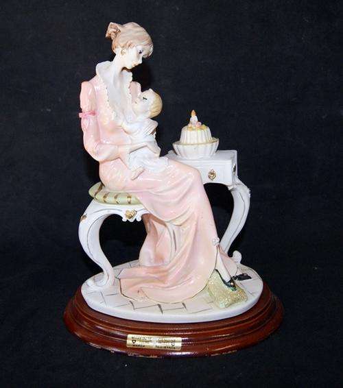 STUNNING HIGHLY COLLECTIBLE MARFINITE TULIPA BRANCA FIGURE OF LADY AND CHILD @@@ CRAZZZY R1 START