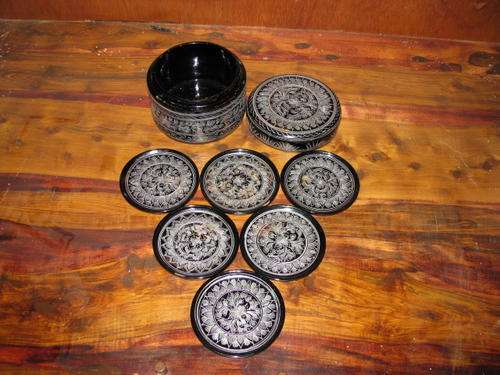 A GORGEOUS LACQUERED COASTER SET IN BOX WITH LID.... BEAUTIFUL DESIGN