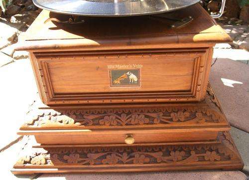 His Masters Voice Reproduction Wind-Up Gramaphone
