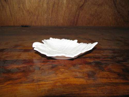 VINTAGE WHITE LEAF SHAPED SHALLOW BOWL.... THIS WOULD'VE BEEN USED FOR AFTER DINNER MINTS