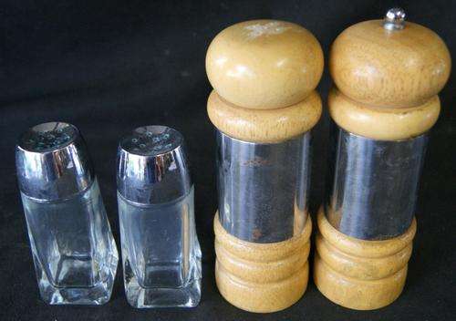 Wooden Salt and Pepper Grinder Set - No Reserve