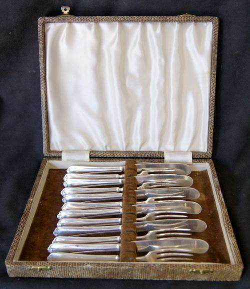 Vintage EPNS 12pc Knife and Fork Cutlery Set