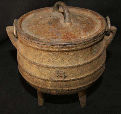 Vintage Cast Iron 3 Leg Potjie Pot with Lid