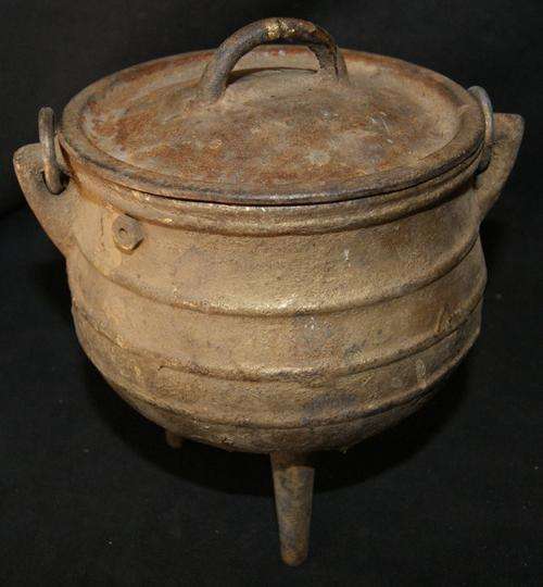 Vintage Cast Iron 3 Leg Potjie Pot with Lid