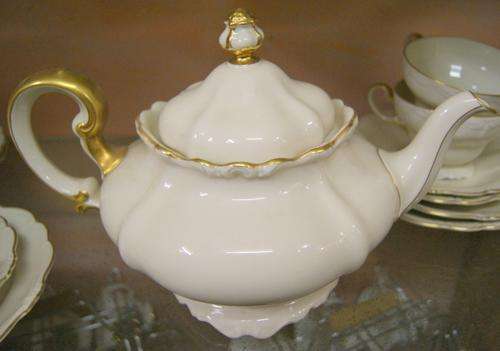 Vintage Rosenthal Pompadour Fine Bone China 6 Trios, Milk Jug, Sugar Bowl and Large Teapot Tea Set
