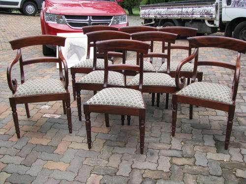 STUNNING SET OF 8 MAHOGANY DINING CHAIRS... 2 CARVERS, 6 CHAIRS....