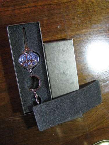 A STUNNING BLING TOYOTA KEYRING...... TAKE A LOOK AT THIS AWESOME ITEM STILL IN ITS ORIGINAL BOX