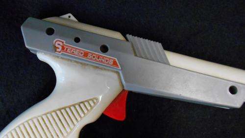 Vintage Nintendo NES Zapper Photo Gun 3