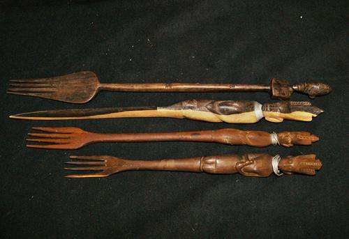 LOT OF 5 VINTAGE CARVED WOODEN UTENSILS @@@ CRAAAZZY R1 START (DM84 SALE)