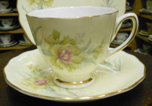Vintage Colclough 8100 Carnation Teacup Saucer Side Plate Trio