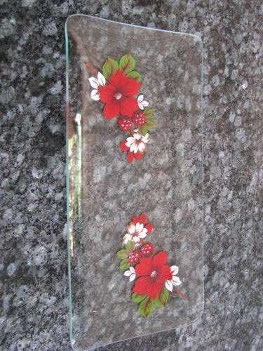 A LOVELY VINTAGE SERVING PLATTER IN GLASS AND HAND PAINTED GREEN FOLIAGE AND RED AND WHITE FLOWERS
