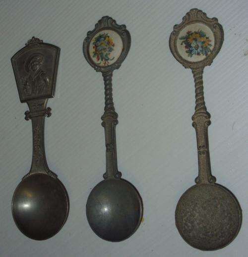 ^$^$^$^$^$^$^$ 3 x assorted pewter caddy spoons ^$^$^$^$^$^$^$