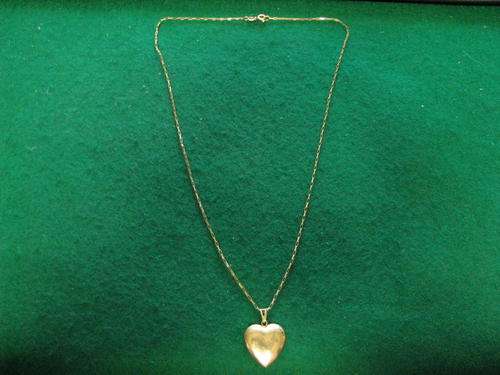 9ct GOLD NECKLACE WITH STUNNING 9ct GOLD HEART PENDANT 4.0g