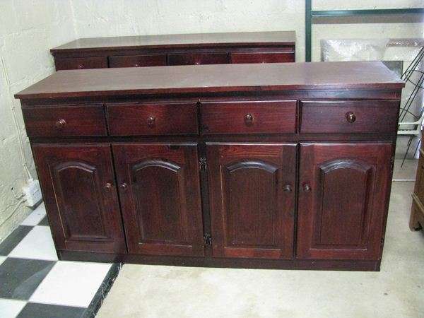 SERVER............ STAINED DARK.... LOTS OF STORAGE   ....PRICE REDUCED!!!!!