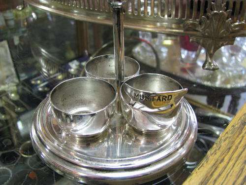 PRETTY CRUET SET.