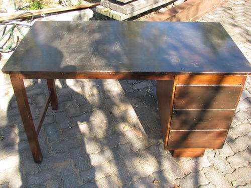 @@@@@@ OLD 3 DRAWER DESK  AT CRAZY R1 START @@@@@@