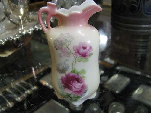 !@@ REALLY OLD MINIATURE VASE..... VERY PRETTY @@!