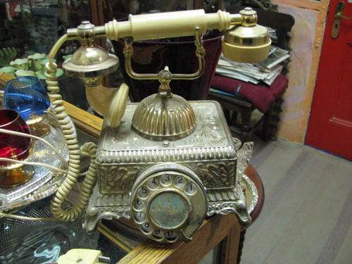 @%@% LOVELY OLD TELEPHONE. @%@%