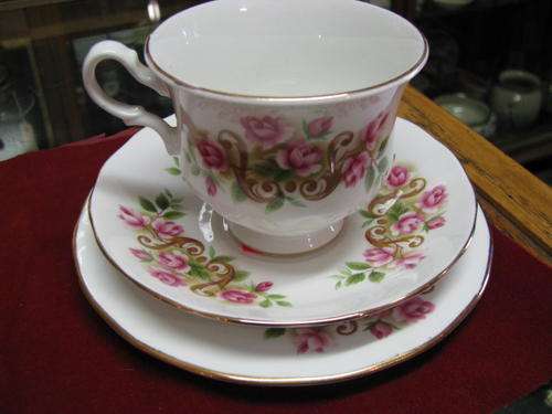 @@@ QUEEN ANNE BONE CHINA TRIO  @@@