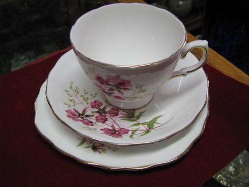 @@ CROWN ROYAL BONE CHINA TRIO @@