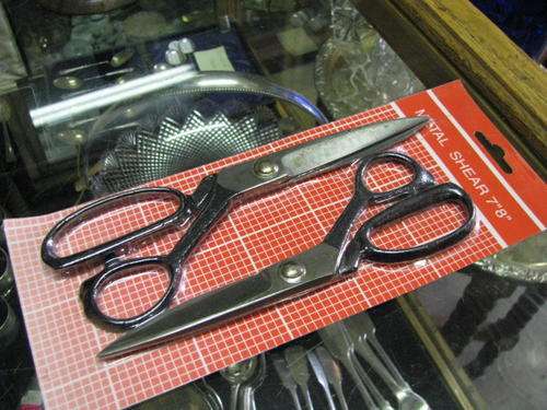 *** 2 VINTAGE PAIRS OF STRONG STEEL SCISSORS ***